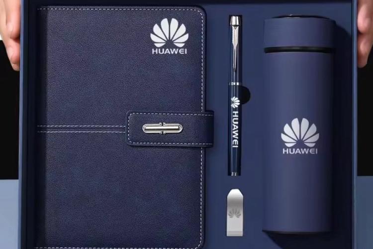 Kit d'intégration personnalisé pour nouveau collaborateur avec carnet, gourde et mug CKADO